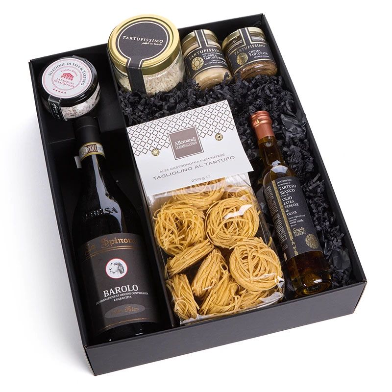 Geschenkbox mit Barolo Wein und Trüffel-Delikatessen wie Trüffelpasta und Spezialitäten, stilvoll verpackt