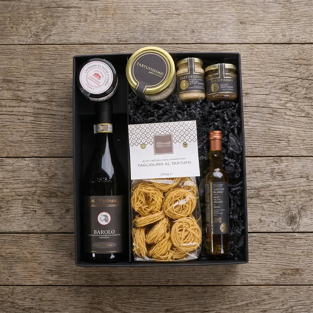 Geschenkbox mit Barolo Wein und Trüffel-Delikatessen wie Trüffelpasta und Spezialitäten, stilvoll verpackt