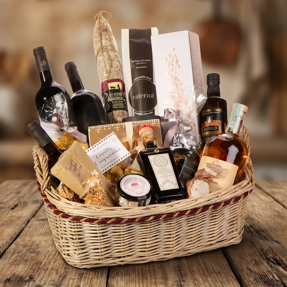 Italienischer Feinkost Geschenkkorb mit Wein, Salami, Olivenöl, Pasta und hochwertigen Delikatessen im Präsentkorb