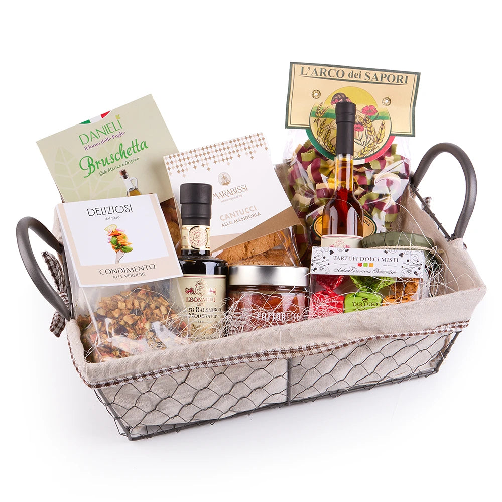 Italienischer Geschenkkorb mit Feinkost, Olivenöl, Pasta, Trüffel und mediterranen Spezialitäten