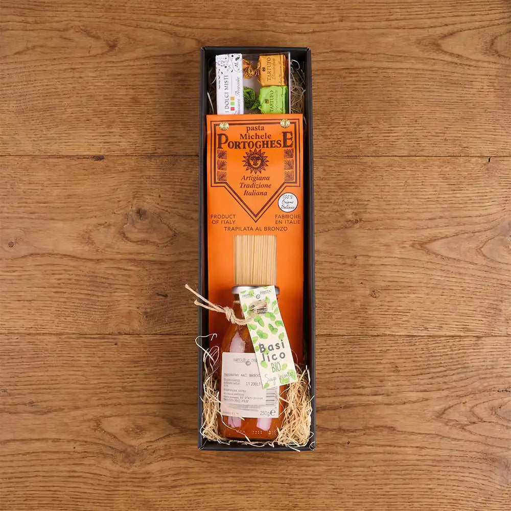 Italienisches Pasta Geschenkset mit Tomatensauce &amp; Feinkost