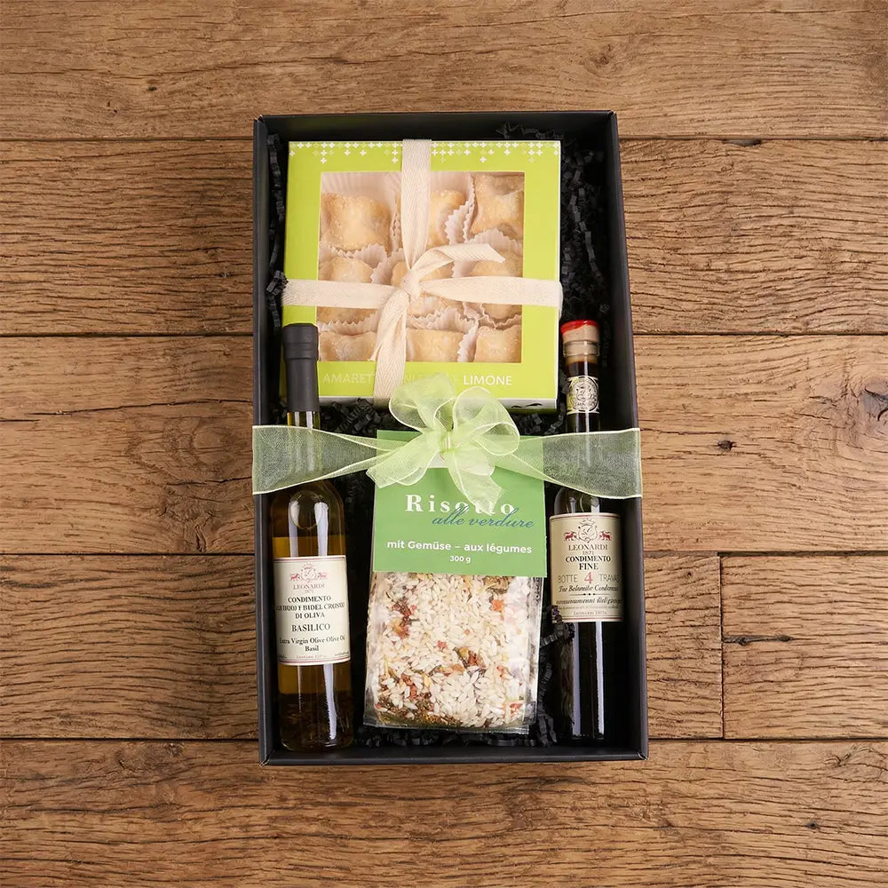 „Feinkost Geschenkbox Italien mit Risotto, Amaretti, Olivenöl und Balsamico in edler Verpackung“