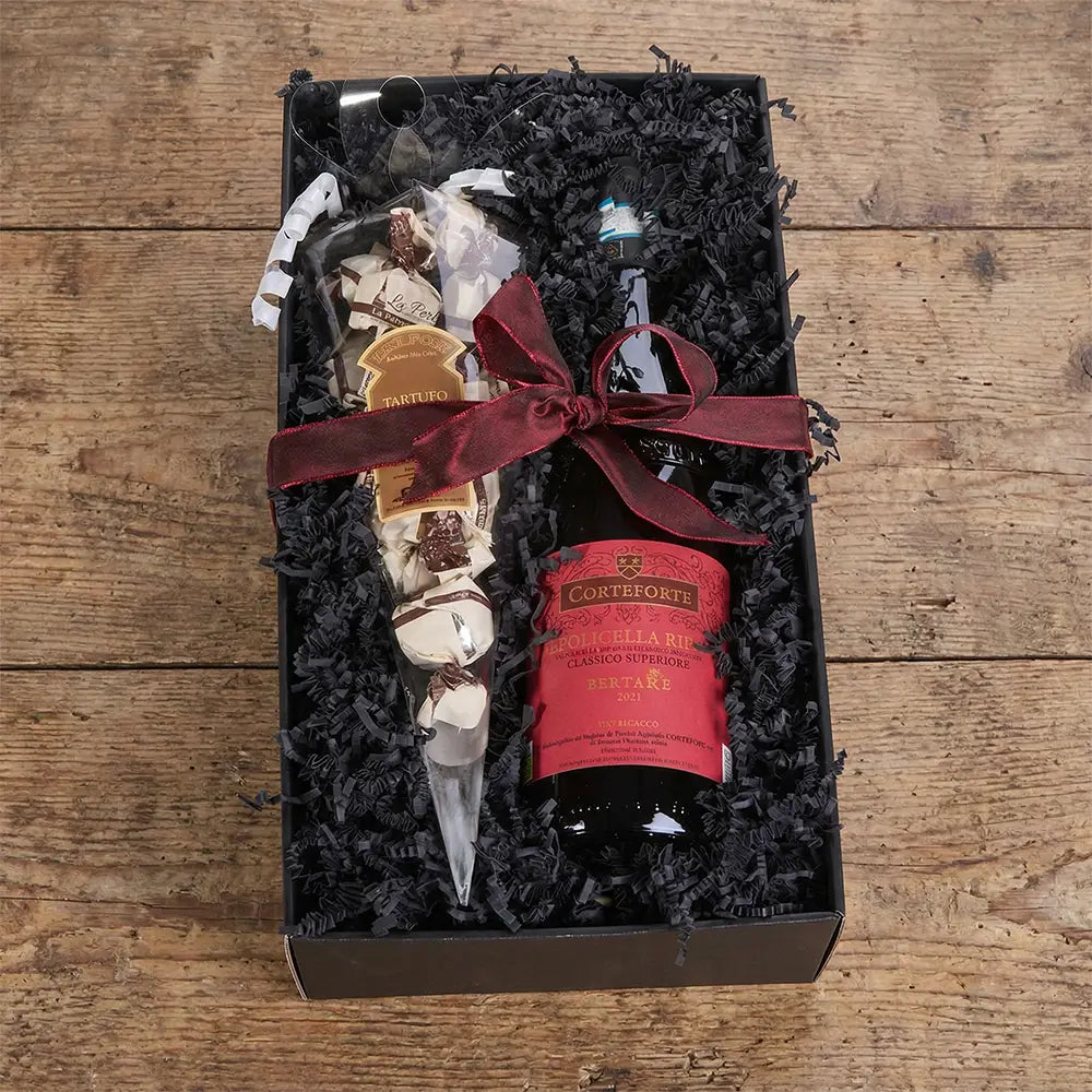 Geschenkbox mit Ripasso Rotwein und italienischen Pralinen in eleganter Geschenkverpackung
