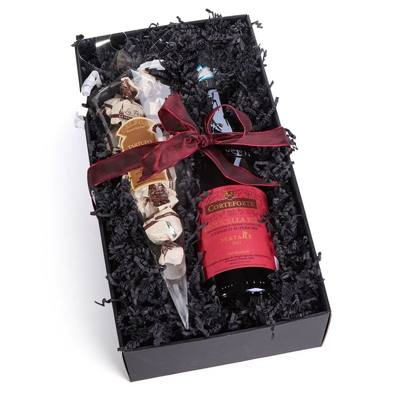 Geschenkbox mit Ripasso Rotwein und italienischen Pralinen in eleganter Geschenkverpackung