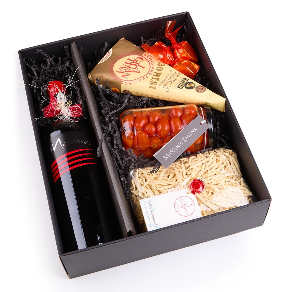 Geschenkbox mit Rotwein, Pasta und italienischen Delikatessen in stilvoller Verpackung